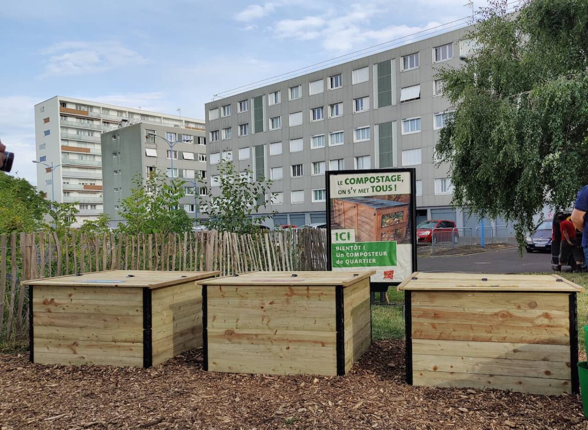 Bacs de compostage à "les Peupliers Lamballe Fleury-Les-Aubrais" mis à disposition par la commune