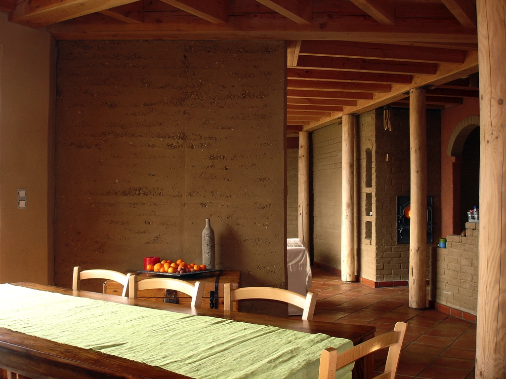 Pisé-adobes-AKTERRE-réalisation-Caracol