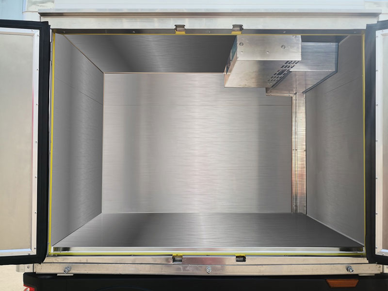 1-4-electric-refrigerated-truck_11