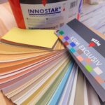 Photo d'un nuancier de peinture écologique vendu par la société Inovaterre42