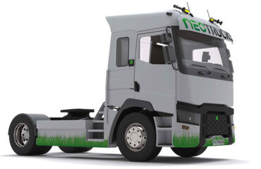 Photo of a 100% electric park tractor offered by Neotrucks.