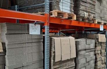 Photo of a warehouse full of boxes proposed by the company Carton Vert